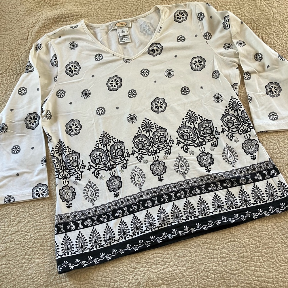 Women's Black and White Patterned Top